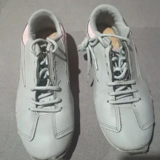Zapatillas talle 36 de cuero con detalle rosa