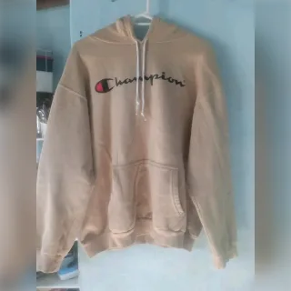 Buzo color cremita