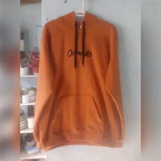 Buzo color naranja