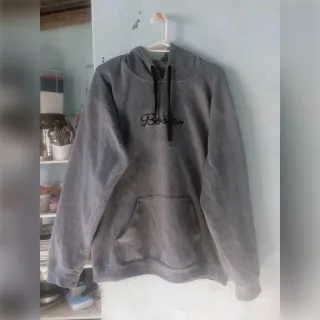Buzo color gris