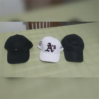 Vendo 3 gorras al precio de 1 gorra nueva
