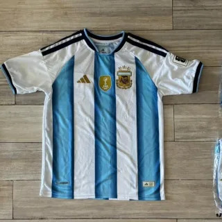 CAMISETA DE LA SELECCIÓN ARGENTINA