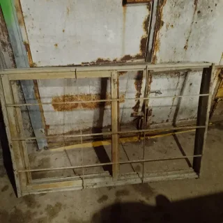 Una  ventana corrediza de 1 mts 25 por90cn