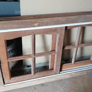 VENTANA MADERA DURA, 2 HOJAS VIDRIO REPARTIDO 1/4 PUNTO