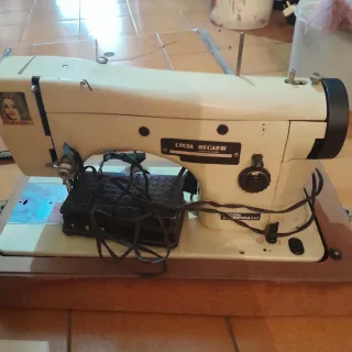 Maquina de cocer ,sin uso