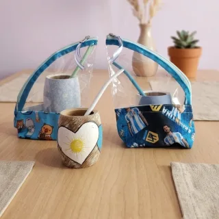 Porta mate , mate artesanal y bombilla..
